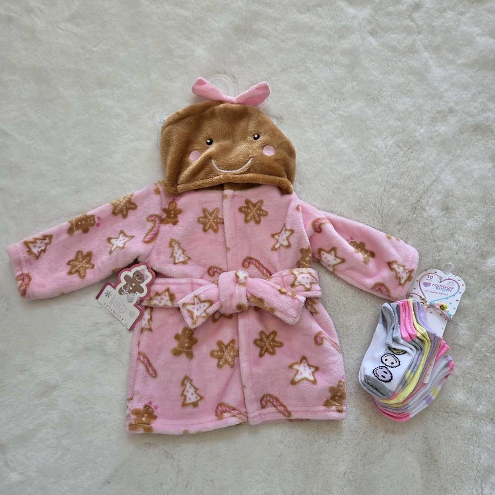 Bundle Little Celebrity Gingerbread Snowflake Plush Robe /10 Pairs Socks